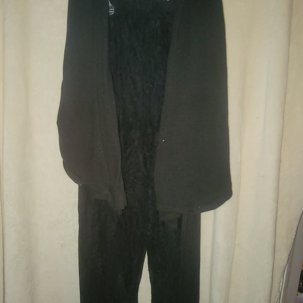 Black Sleeveless Vest Outfit